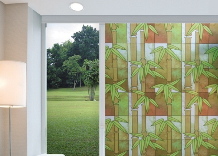 Giấy dán kính có sự đa dạng về chủng loại và mẫu mã nên có thể đáp ứng được hầu hết nhu cầu trang trí cửa sổ của gia chủ