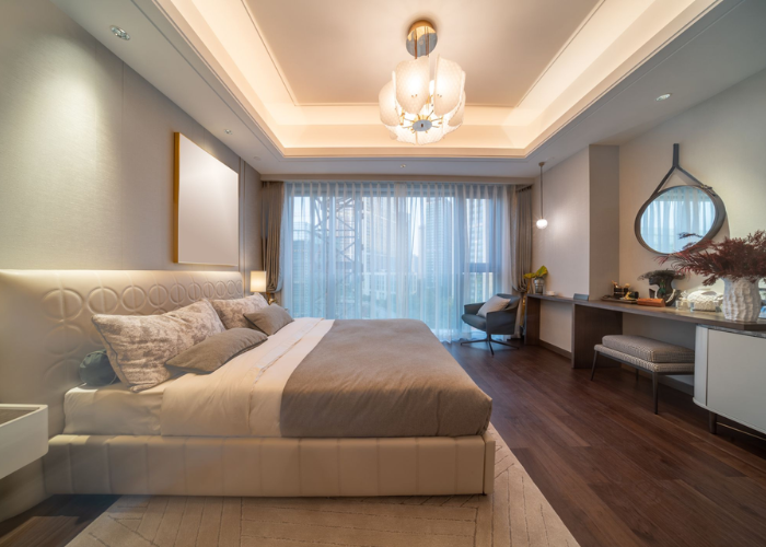 Đèn thả trần pha lê mang đến cho phòng ngủ không gian sang trọng, ấm áp