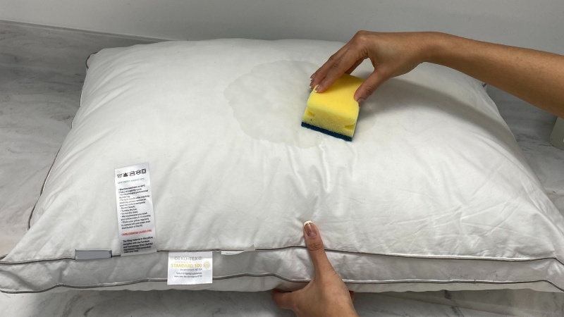 Nên vệ sinh ruột gối mút hoạt tính hai lần một năm
