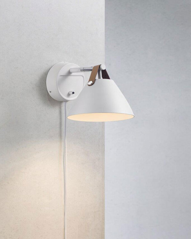 Mẫu đèn gắn tường đơn giản cho phòng khách