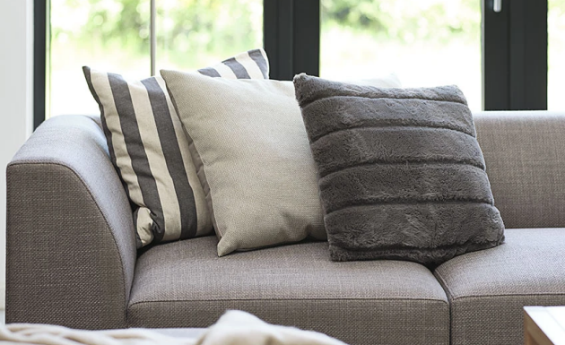 Top mẫu gối sofa phong cách Bắc Âu, thảm và đèn trang trí đẹp nhất 2025