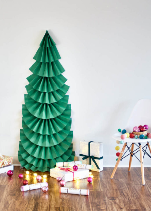 cây thông Noel trang trí tường bằng giấy