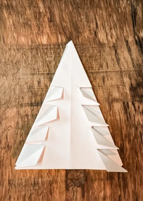 Bước 8 làm cây thông Noel bằng giấy đơn giản