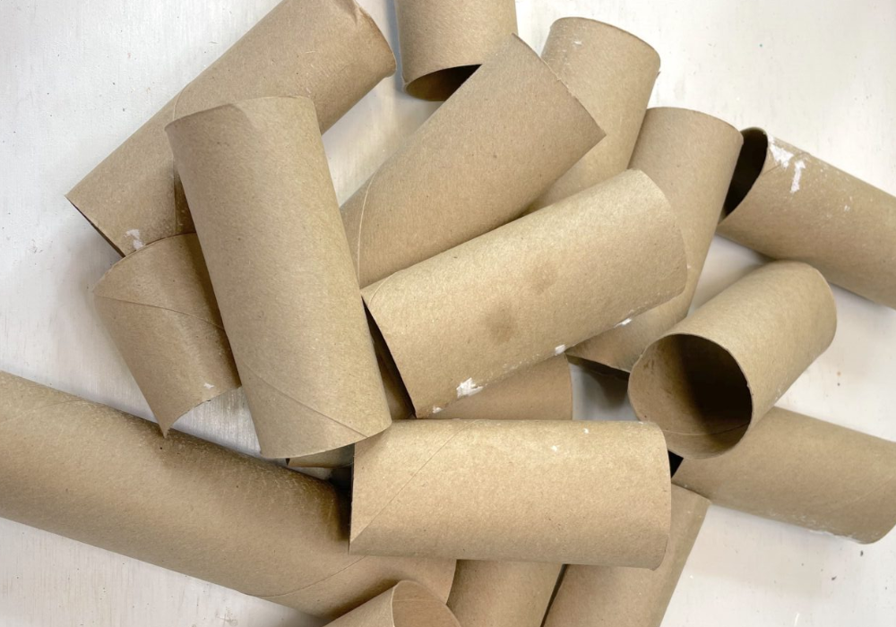 Nguyên liệu làm cây thông Noel bằng cuộn giấy vệ sinh