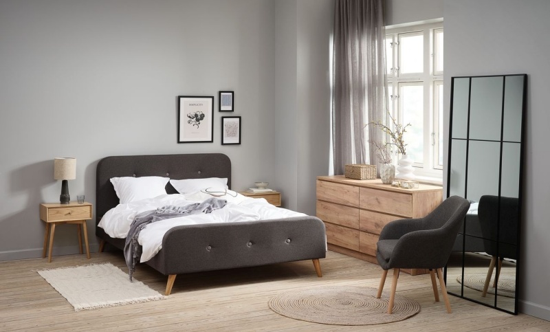 Giường đôi gỗ công nghiệp bọc vải polyester với màu xám hiện đại sang trọng giúp làm nổi bật không gian phòng ngủ