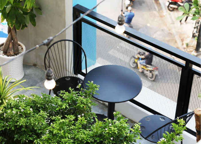 Bàn ghế cafe phong cách sân vườn cho ban công thêm đẹp mắt
