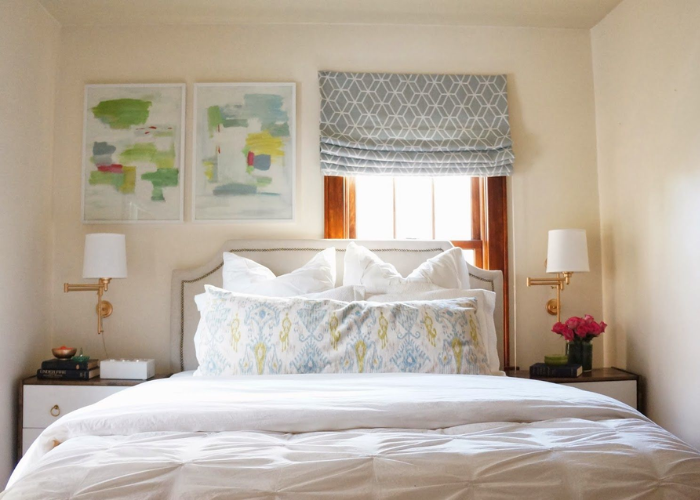 Cửa sổ phòng ngủ có chất liệu từ gỗ tự nhiên mang lại cảm giác ấm cúng và nhẹ nhàng cho không gian phòng ngủ