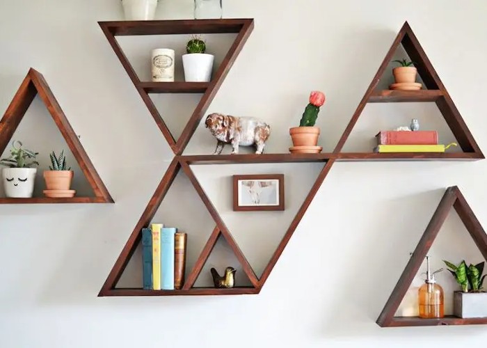 Kệ gỗ trang trí treo tường hình tam giác