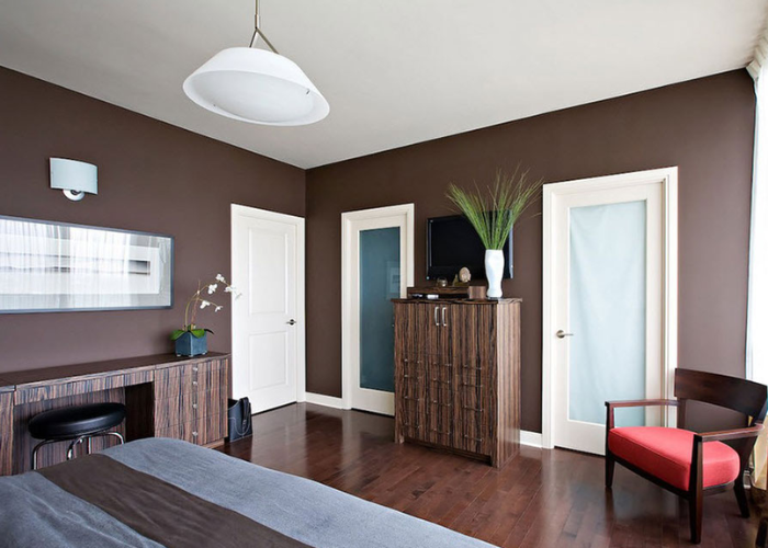 Sử dụng màu sơn có tone nâu gỗ trầm ấm để tạo nên không gian ấm cúng cho phòng ngủ