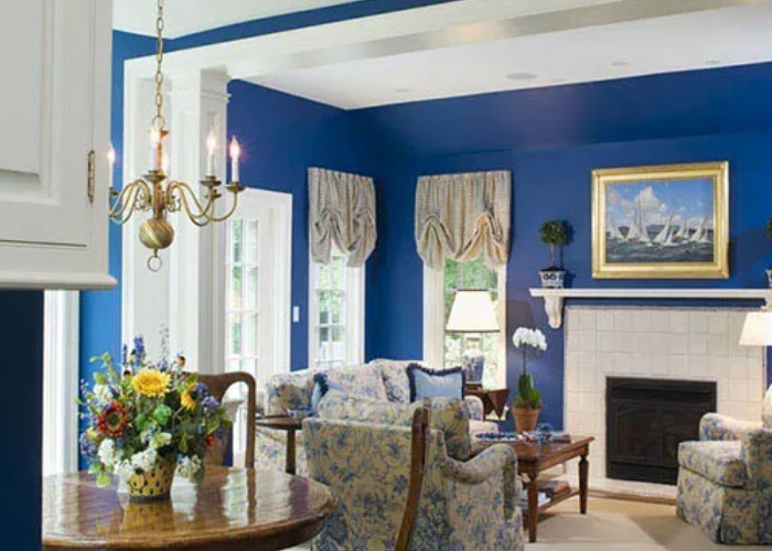 Sự kết hợp giữa trắng và xanh lam tạo nên vẻ đẹp ấn tượng và thu hút cho không gian phòng khách nhà ống