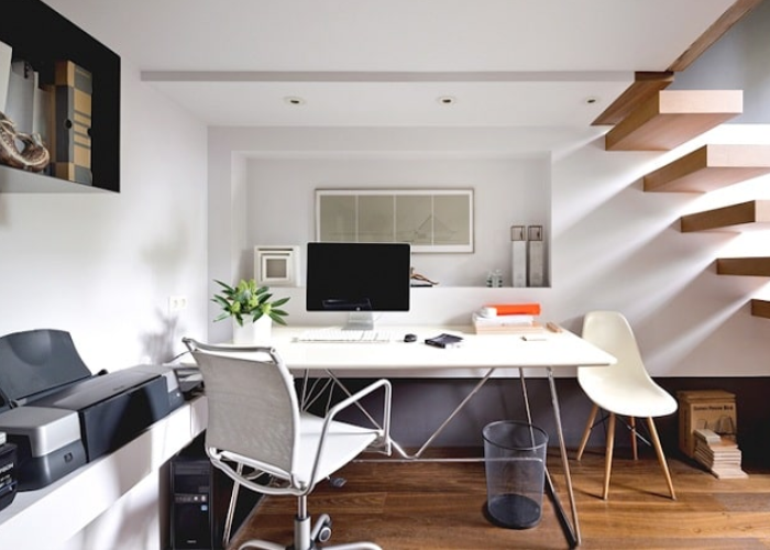 Tận dụng không gian dưới cầu thang để thiết kế phòng làm việc nhỏ gọn cho những ngôi nhà có diện tích khiêm tốn