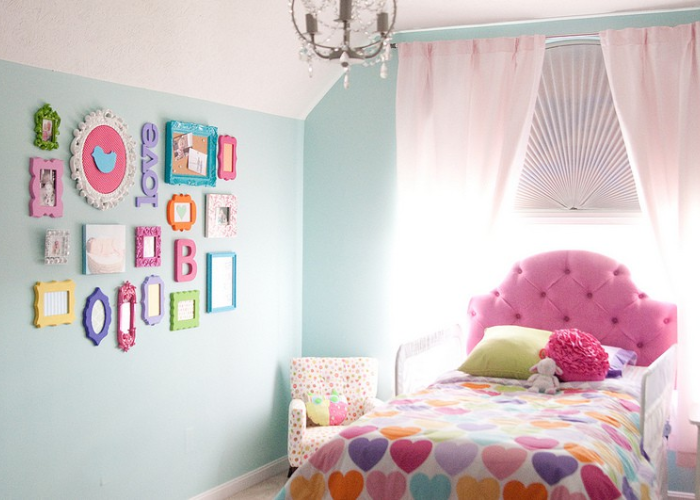 Những gam màu sáng nhưng không quá chói như màu xanh pastel thường được sử dụng để thiết kế phòng ngủ bé gái hiện đại