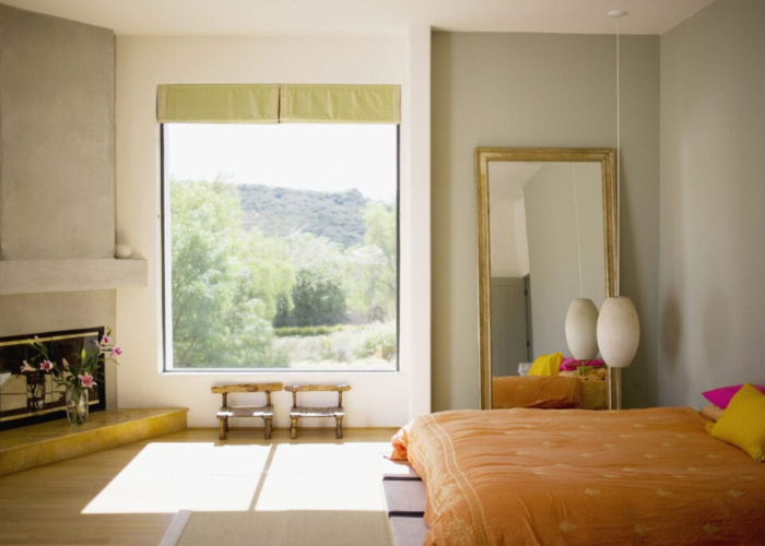 Thiết kế cửa sổ kính 1 cánh cho phòng ngủ có diện tích khiêm tốn