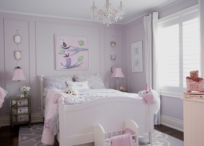 Phòng ngủ cho bé theo phong cách tân cổ điển với màu tím ngọt ngào làm màu chủ đạo
