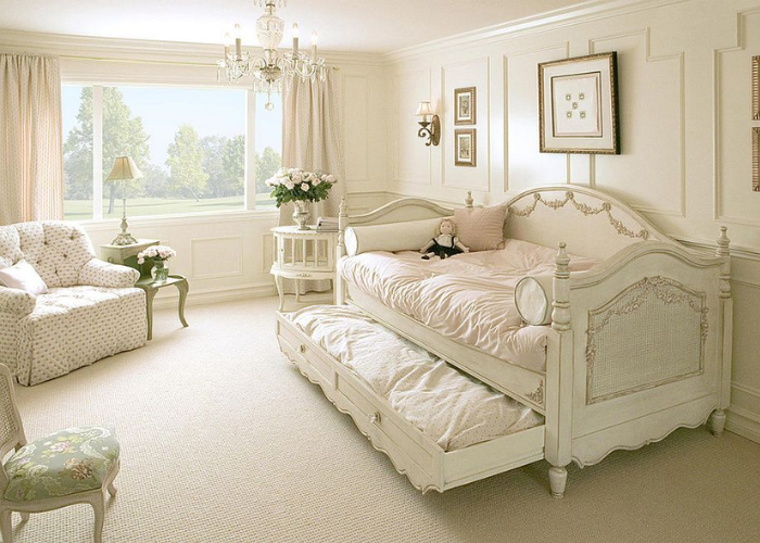 Phòng ngủ theo phong cách cổ điển với những món nội thất có thiết kế sang trọng và thanh lịch cho bé