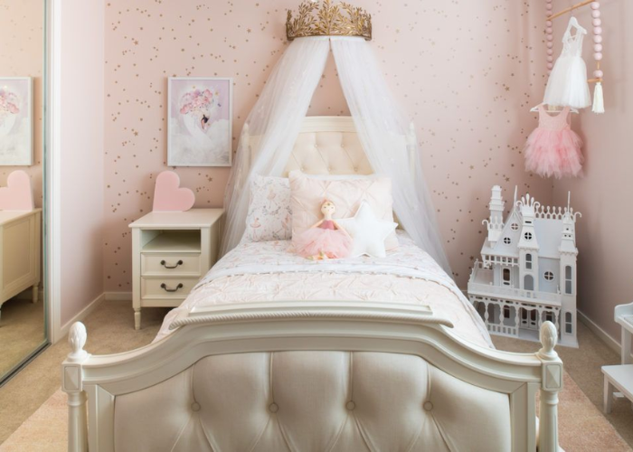 Phòng ngủ màu hồng pastel dễ thương cho bé gái