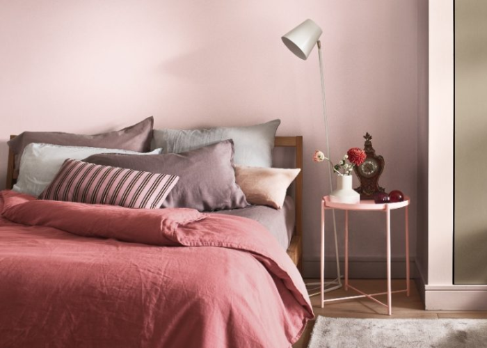 Phòng ngủ màu hồng xám ấm áp