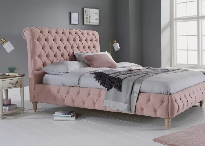 Phòng ngủ màu hồng xám sang trọng