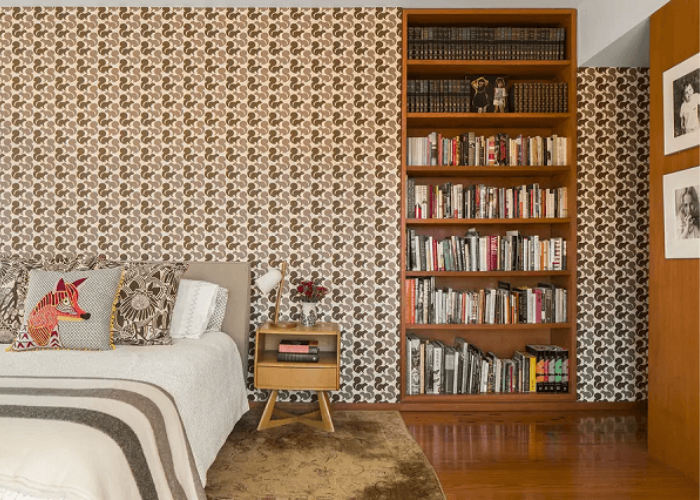 Thiết kế phòng ngủ hiện đại tích hợp không gian đọc sách đầy mới mẻ. 