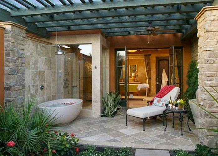 Thiết kế phòng tắm gần gũi thiên nhiên với diện tích lớn, phù hợp cho những căn nhà có diện tích rộng