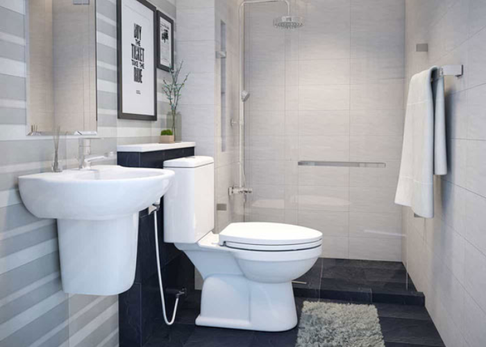 Phòng tắm 4m2 với gam màu đơn sắc tường và nội thất màu trắng kết hợp cùng sàn màu đen tạo nên vẻ đẹp đơn giản