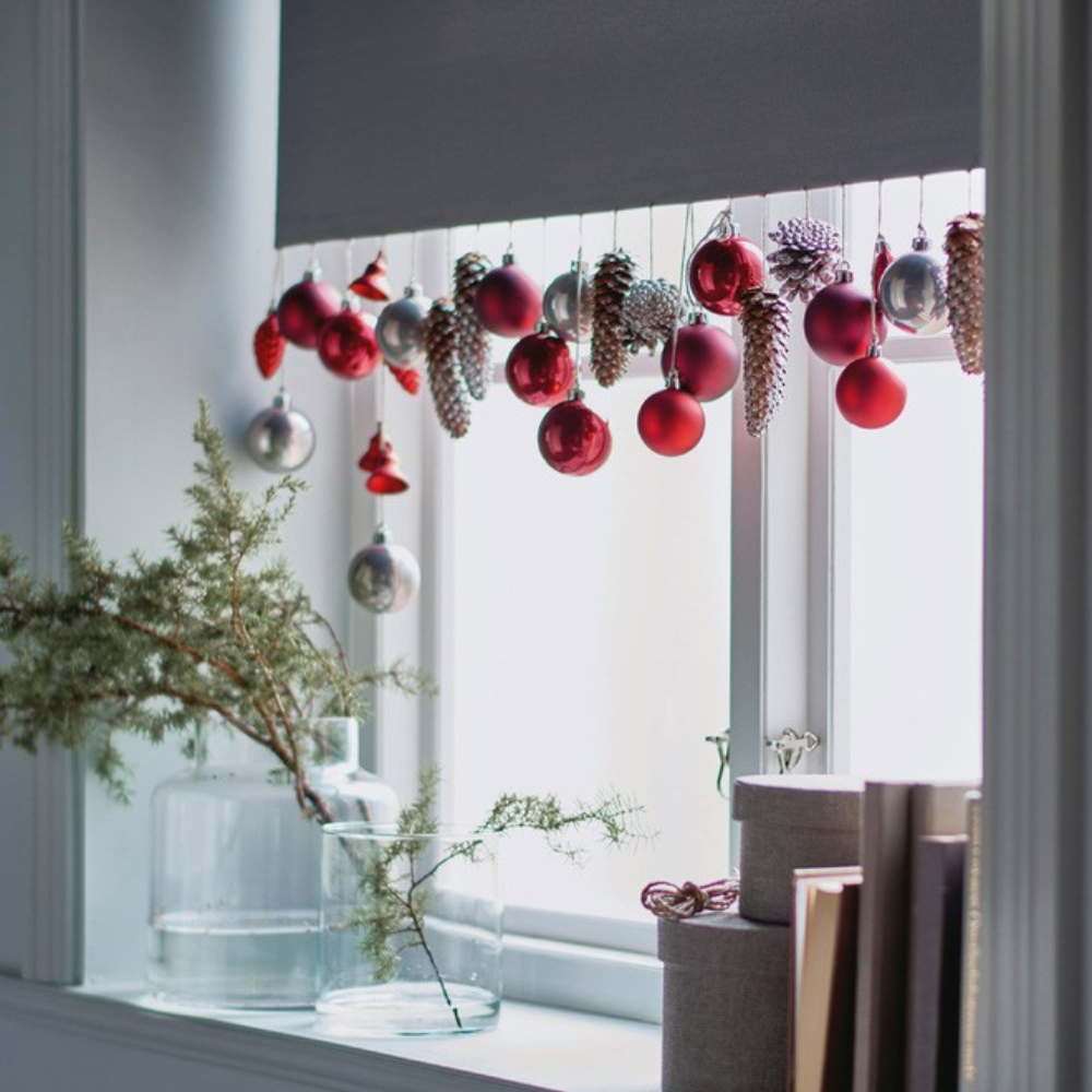 Trang trí khung cửa sổ mùa Noel