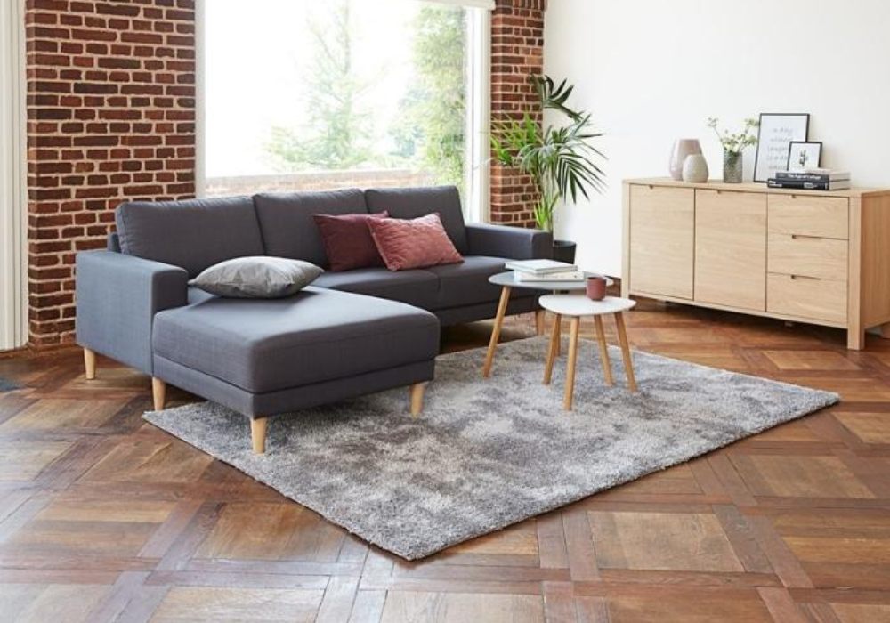 Sofa góc đơn giản nhưng cũng không làm mất đi vẻ đẹp tinh tế của phòng khách
