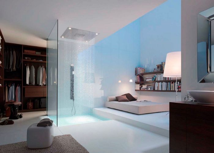 Thiết kế phòng ngủ độc đáo cùng phòng tắm đứng tường kính cạnh giường ngủ