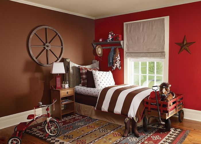 Thiết kế phòng ngủ cho bé trai theo phong cách hoang dã với màu sơn đỏ