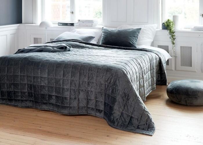 Phòng ngủ thiết kế theo phong cách hiện đại tông màu trắng và xanh đen