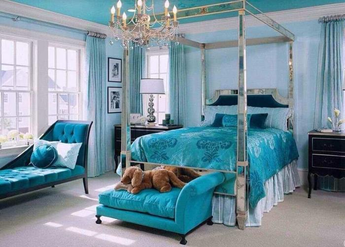 Mẫu phòng ngủ màu xanh đậm chất cổ điển cho những gia chủ yêu thích phong cách Hoàng Gia