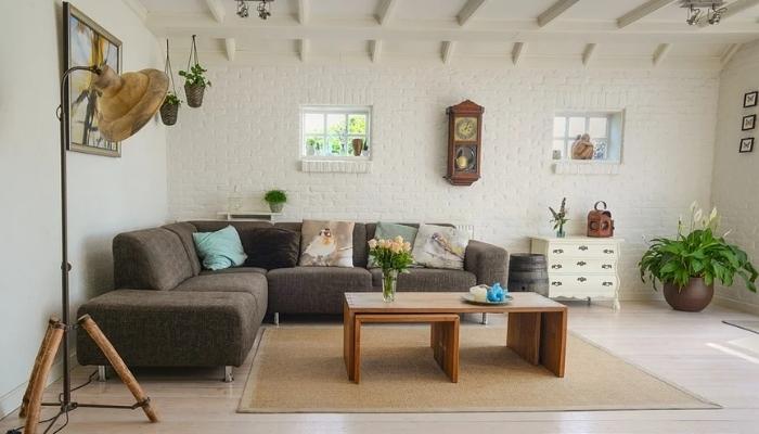 Phòng khách đơn giản mà đẹp với những mảng xanh được bố trí phù hợp