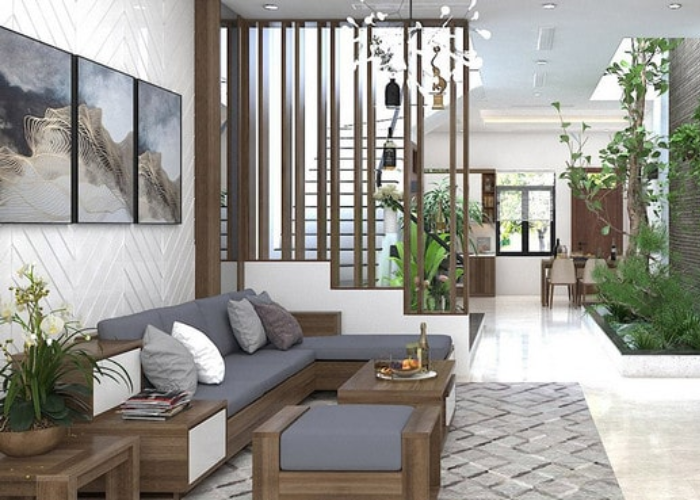 Mẫu phòng khách nhà ống 5m2 có cầu thang với thiết kế nội thất gỗ mộc mạc kết hợp với không gian sống đầy cây xanh