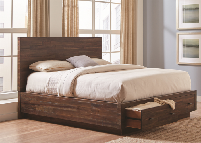 Giường ngủ bằng gỗ lim được thiết kế kèm với các ngăn kéo tiện lợi, chắc chắn.