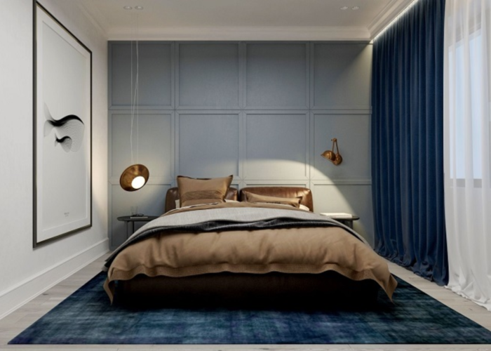 Phòng ngủ được trang trí thảm, rèm màu xanh dương kết hợp bộ ra giường nâu tạo cảm giác ấm áp