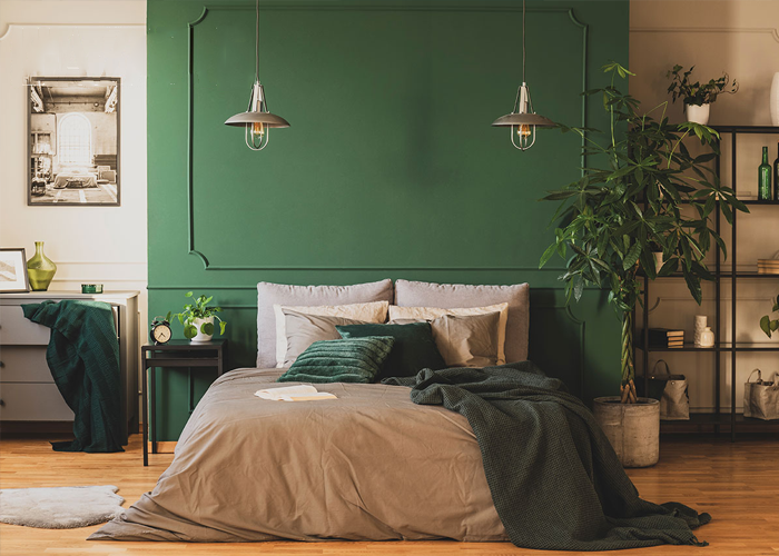 Phòng ngủ phong cách Bắc Âu được thiết kế nổi bật với phần tường xanh rêu cùng đồ nội thất đơn giản