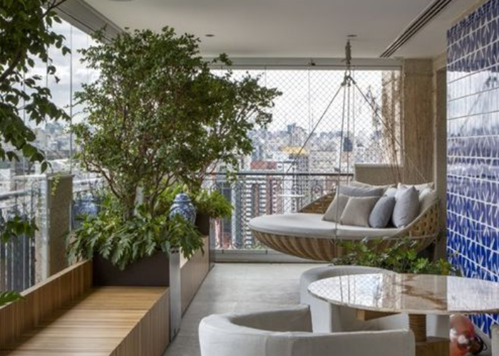 Trang trí ban công chung cư thư giãn, xanh mát ưu tiên các thiết kế đơn giản bằng gỗ gần gũi với thiên nhiên