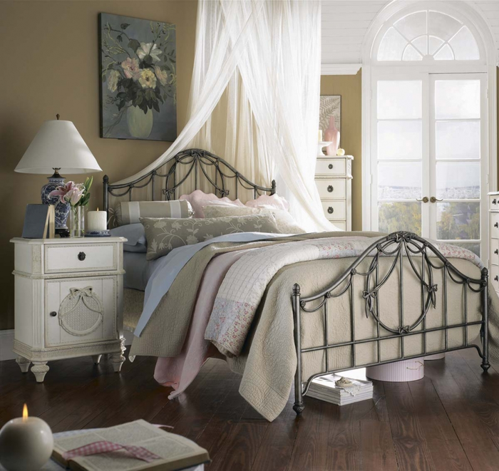 Giường ngủ khung sắt cách điệu cho phong cách retro ấn tượng