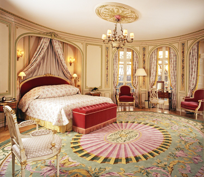 Mẫu thiết kế giường ngủ cổ điển được lấy cảm hứng từ các cung điện vua chúa thời xưa