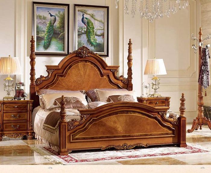Giường ngủ cổ điển với chất liệu gỗ tự nhiên được điêu khắc sắc nét và cầu kì