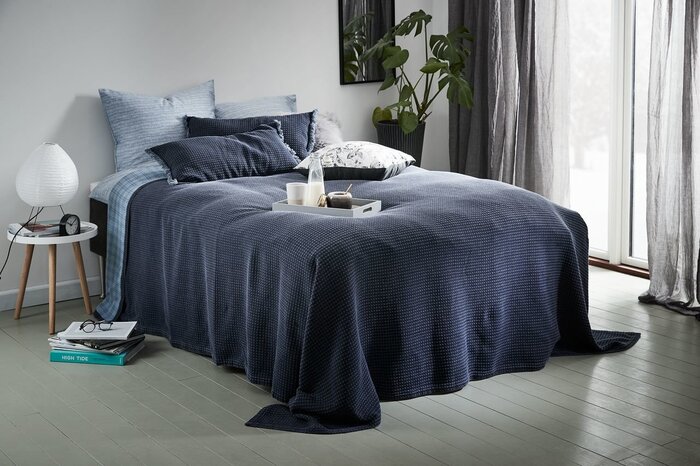 Thiết kế phòng ngủ đẹp cho nam với tông màu tối tinh tế