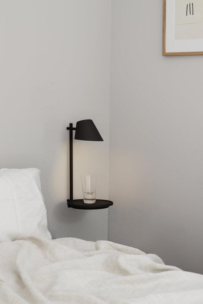 Sự kết hợp thông minh từ đèn ngủ trang trí giúp phòng ngủ hiện đại thêm phần ấn tượng