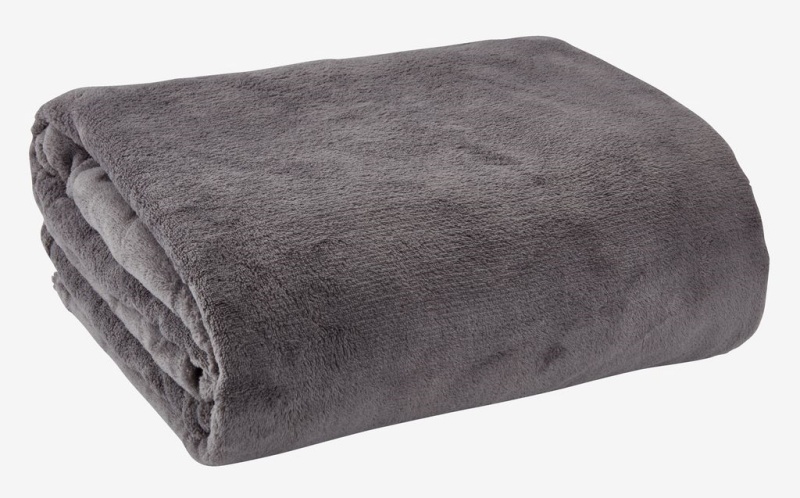 Chăn sofa DRAGEHODE màu xám đậm giúp tăng vẻ tinh tế cho phòng khách nhà bạn