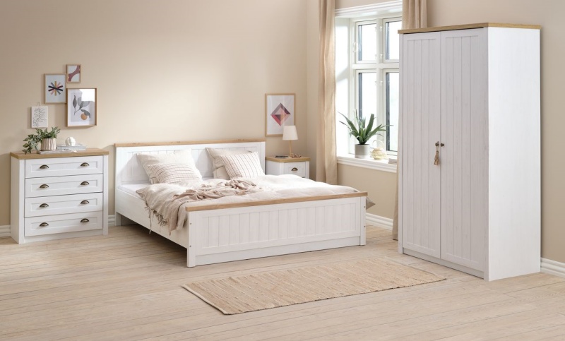 Giường ngủ MARKSKEL sở hữu chất liệu gồm gỗ công nghiệp được gia công tỉ mỉ nên bền chắc, chịu lực tốt