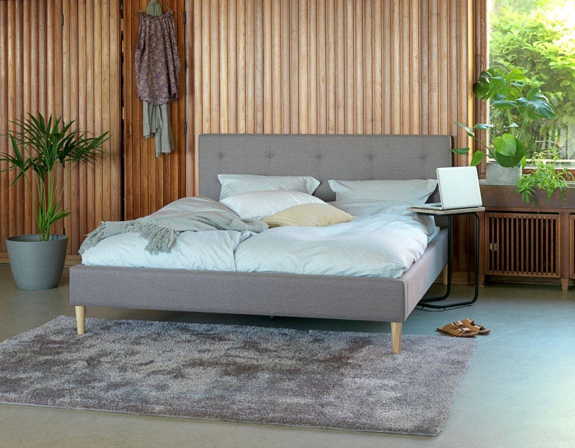 Mẫu thiết kế phòng ngủ đơn giản 9m2 phối hợp màu sắc cân đối. Ảnh: JYSK