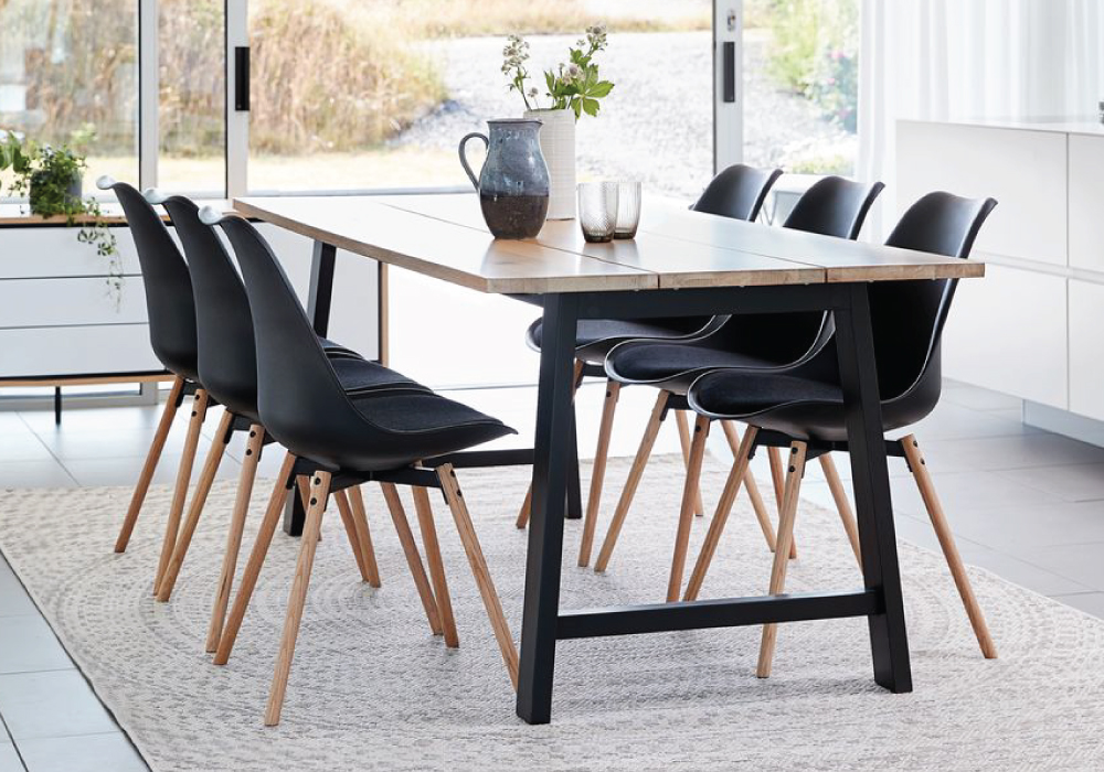 Ghế bàn ăn cần có kích thước phù hợp với bàn ăn nói riêng và không gian nhà bếp nói chung