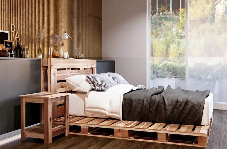 Sử dụng giường pallet kết hợp cùng những nội thất bằng gỗ tạo nên một căn phòng ấm áp và sang trọng