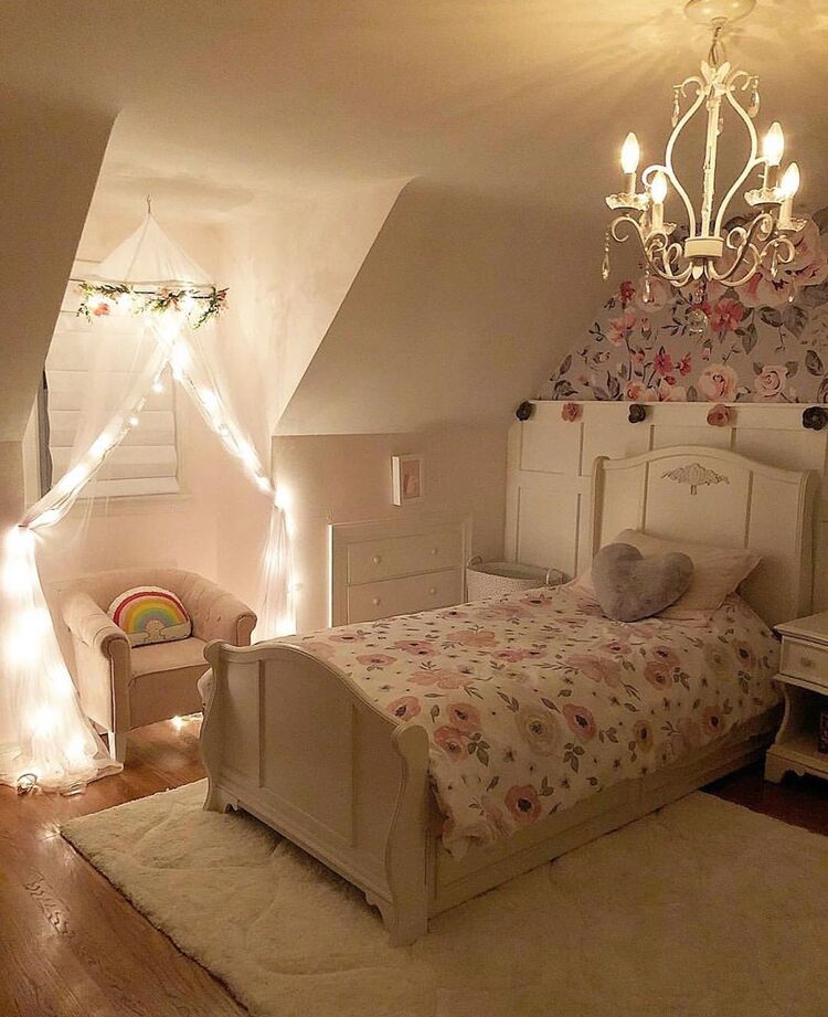 Trang trí chiếc lều xinh xắn trong phòng ngủ của bé với dây đèn LED lấp lánh