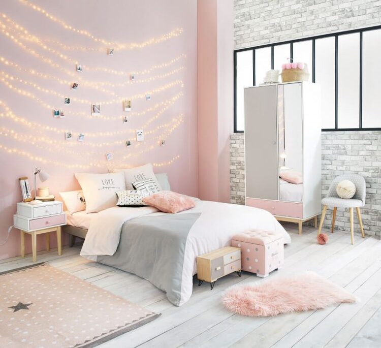 Trang trí phòng ngủ bình dân cho nữ theo với tông pastel chủ đạo, đơn giản, tiện nghi
