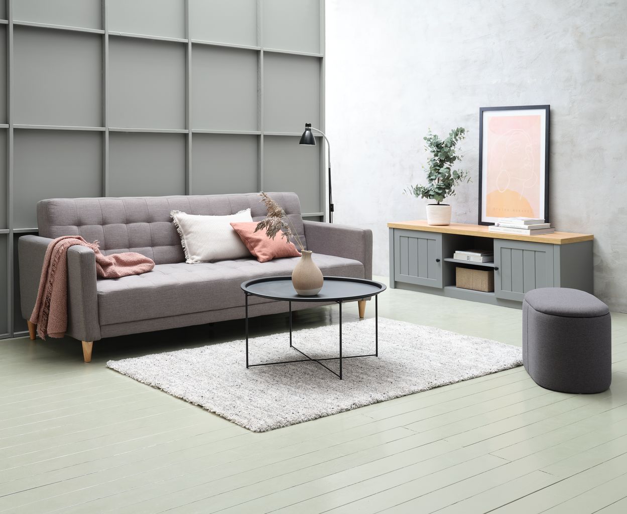 Mẫu phòng khách Scandinavian Style với thảm và các phụ kiện trang trí như chăn sofa, gối trang trí tinh tế